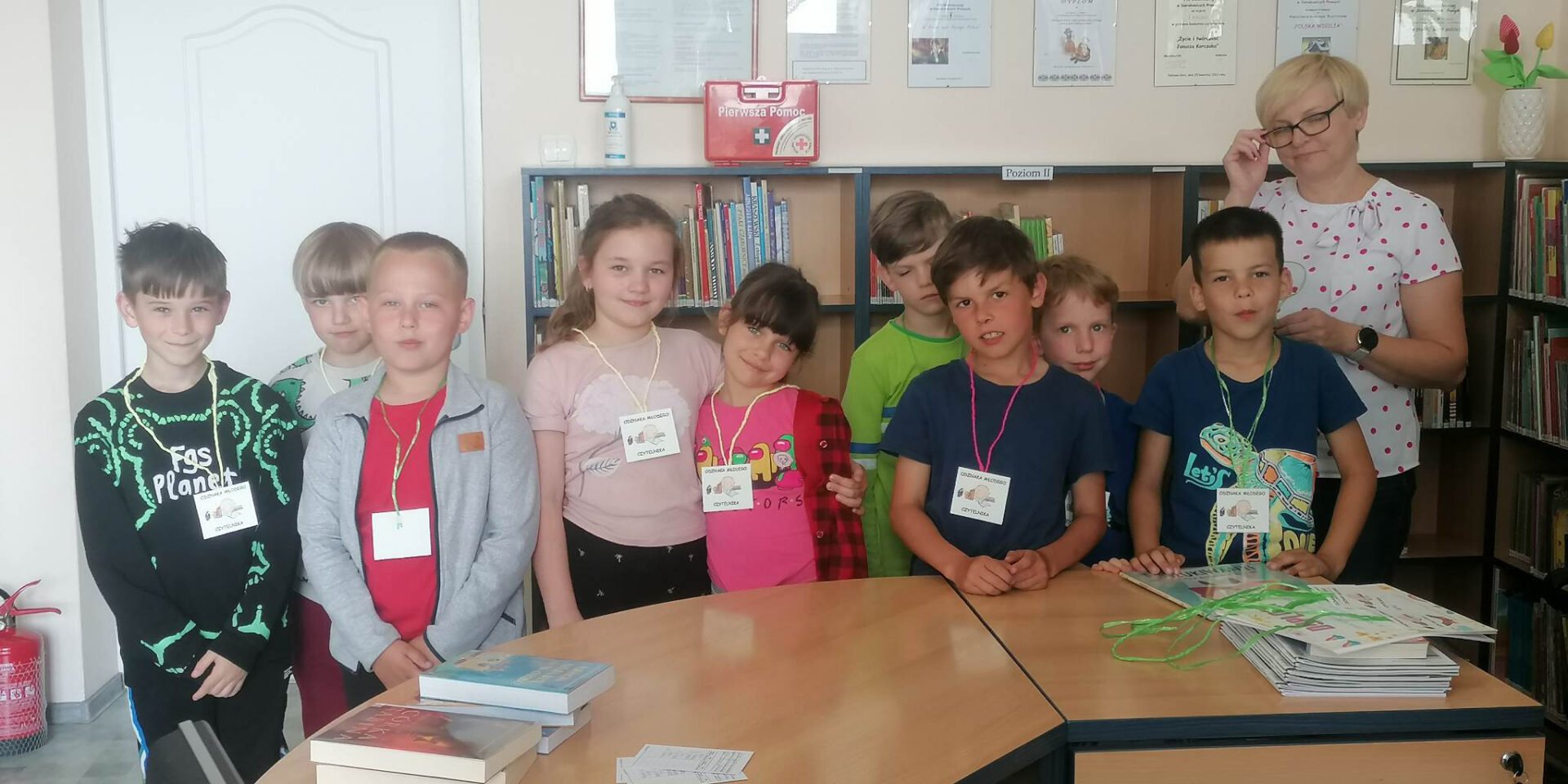 Pasowanie uczniów z klasy I na czytelników biblioteki