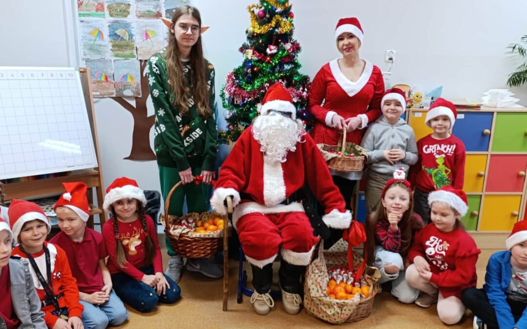 🎅✨ „Nalot” Mikołajów na naszą szkołę! ✨🎅