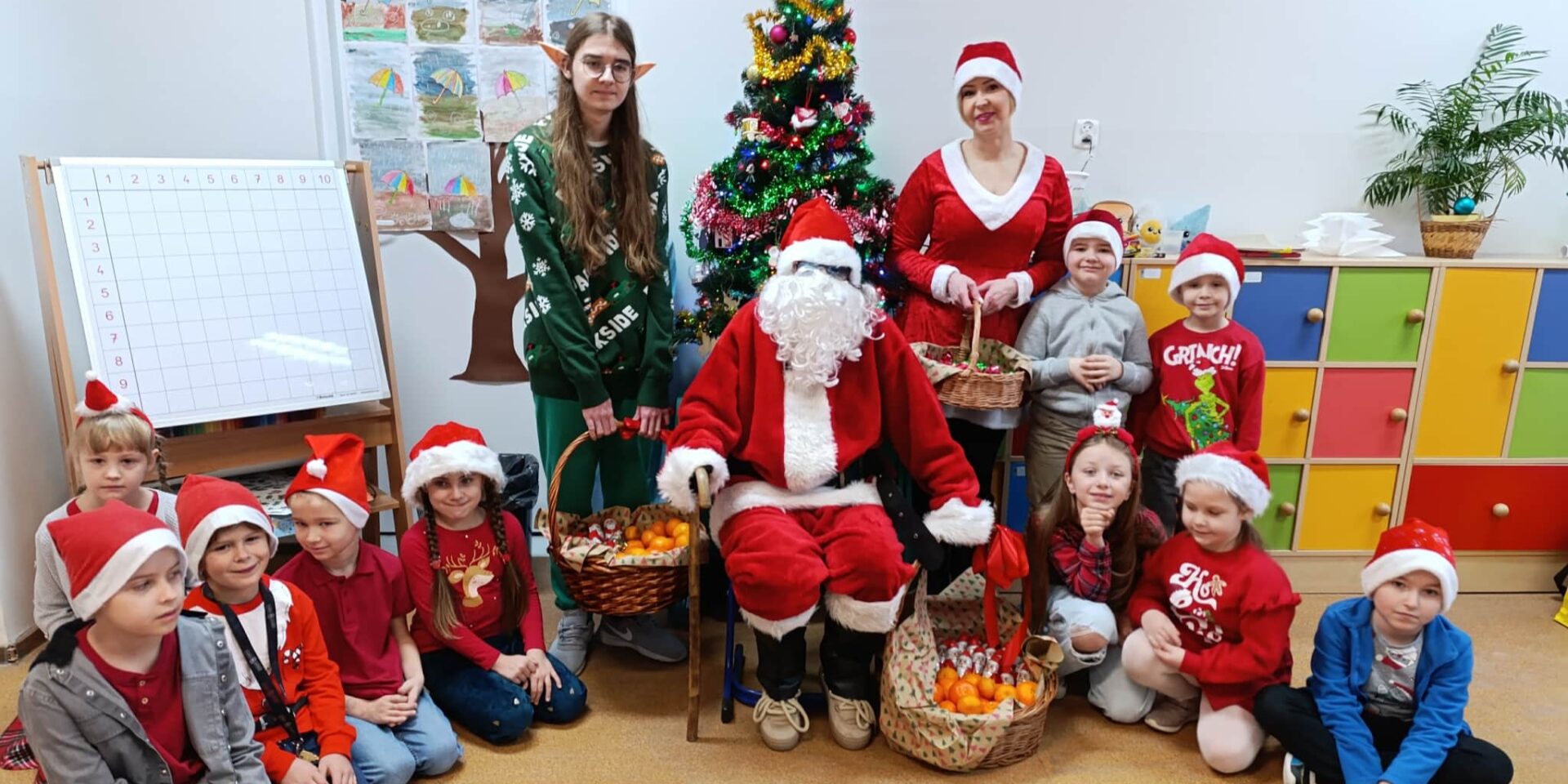 🎅✨ „Nalot” Mikołajów na naszą szkołę! ✨🎅